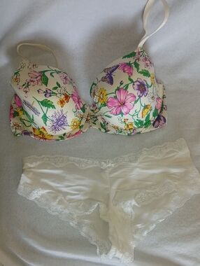 Victoria's Secret Cream Floral Underwire Bra with Lace Bikini M